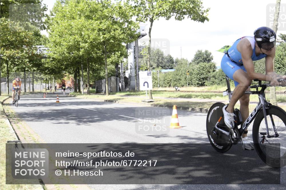 11.08.2024 - GEWOBA Citytriathlon Bremen H.Heesch http://msf.ph/oto/6772217 11.08.2024 13:08:44 Radfahren 241, 246, 334, xxx, 501 meine-sportfotos.de