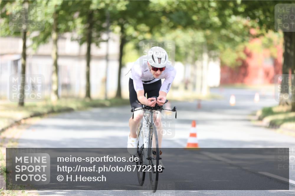 11.08.2024 - GEWOBA Citytriathlon Bremen H.Heesch http://msf.ph/oto/6772218 11.08.2024 11:37:26 Radfahren 844 meine-sportfotos.de