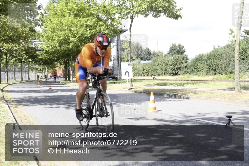 11.08.2024 - GEWOBA Citytriathlon Bremen H.Heesch http://msf.ph/oto/6772219 11.08.2024 13:08:45 Radfahren 241, 246, 334, xxx, 501 meine-sportfotos.de