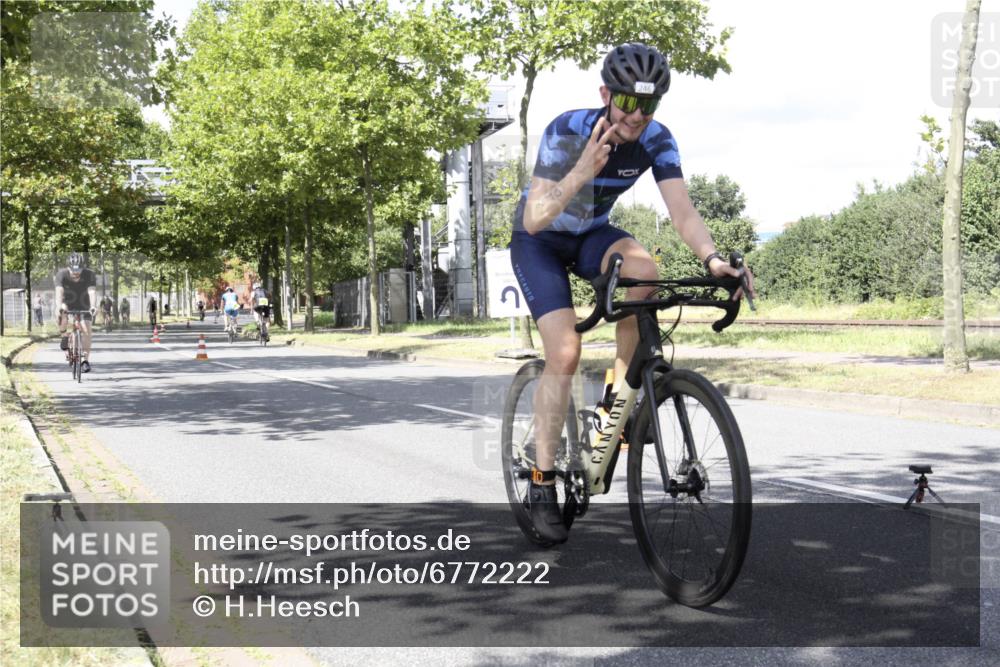 11.08.2024 - GEWOBA Citytriathlon Bremen H.Heesch http://msf.ph/oto/6772222 11.08.2024 13:08:53 Radfahren 201, 209, 246, 297, 334, xxx, 501 meine-sportfotos.de