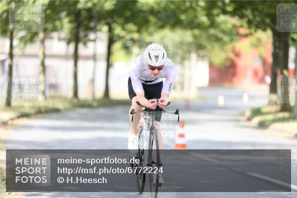 11.08.2024 - GEWOBA Citytriathlon Bremen H.Heesch http://msf.ph/oto/6772224 11.08.2024 11:37:26 Radfahren 844 meine-sportfotos.de