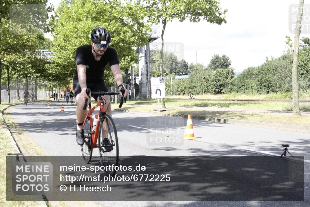 11.08.2024 - GEWOBA Citytriathlon Bremen H.Heesch http://msf.ph/oto/6772225 11.08.2024 13:08:55 Radfahren 201, 208, 209, 246, 297, 317, 334, xxx, 501 meine-sportfotos.de