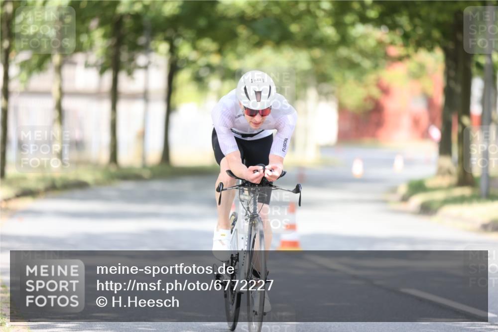 11.08.2024 - GEWOBA Citytriathlon Bremen H.Heesch http://msf.ph/oto/6772227 11.08.2024 11:37:26 Radfahren 844 meine-sportfotos.de
