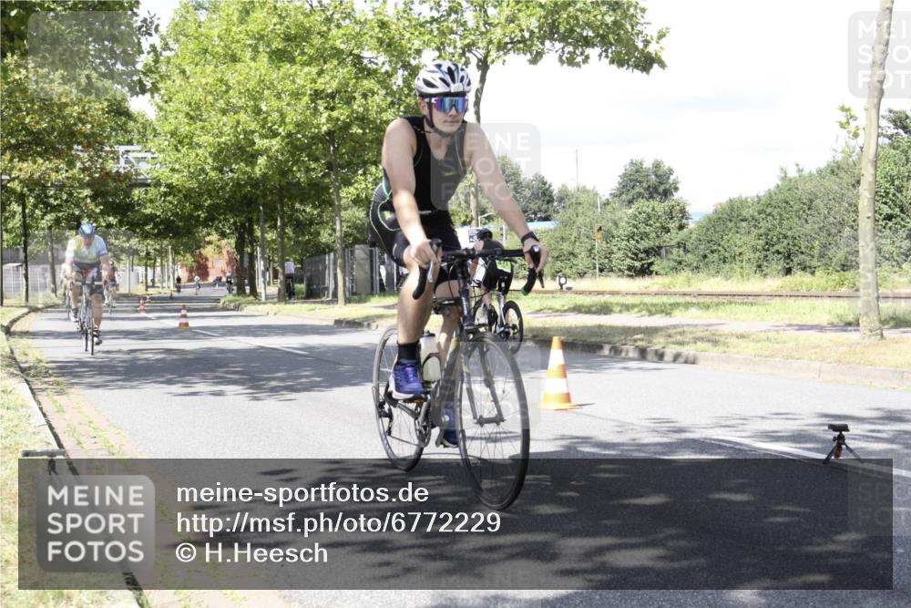 11.08.2024 - GEWOBA Citytriathlon Bremen H.Heesch http://msf.ph/oto/6772229 11.08.2024 13:09:00 Radfahren 201, 208, 209, 246, 297, 317, 334, 481, 501 meine-sportfotos.de