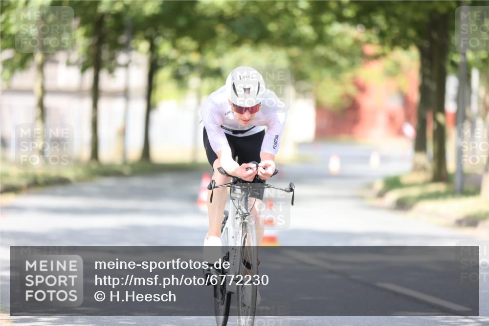 11.08.2024 - GEWOBA Citytriathlon Bremen H.Heesch http://msf.ph/oto/6772230 11.08.2024 11:37:26 Radfahren 844 meine-sportfotos.de