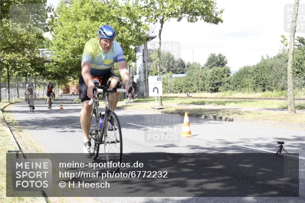 11.08.2024 - GEWOBA Citytriathlon Bremen H.Heesch http://msf.ph/oto/6772232 11.08.2024 13:09:02 Radfahren 201, 208, 209, 246, 297, 317, 325, 334, 481 meine-sportfotos.de