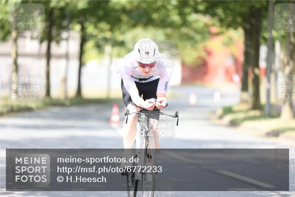 11.08.2024 - GEWOBA Citytriathlon Bremen H.Heesch http://msf.ph/oto/6772233 11.08.2024 11:37:26 Radfahren 844 meine-sportfotos.de