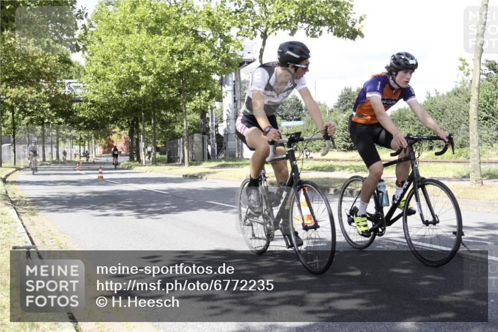 11.08.2024 - GEWOBA Citytriathlon Bremen H.Heesch http://msf.ph/oto/6772235 11.08.2024 13:09:04 Radfahren 201, 208, 209, 246, 297, 317, 325, 334, 481 meine-sportfotos.de