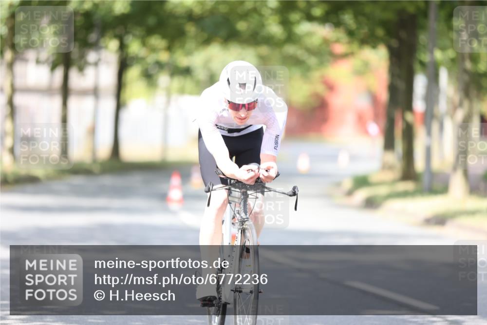 11.08.2024 - GEWOBA Citytriathlon Bremen H.Heesch http://msf.ph/oto/6772236 11.08.2024 11:37:26 Radfahren 844 meine-sportfotos.de
