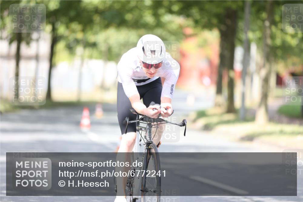 11.08.2024 - GEWOBA Citytriathlon Bremen H.Heesch http://msf.ph/oto/6772241 11.08.2024 11:37:26 Radfahren 844 meine-sportfotos.de