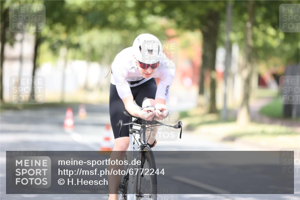 11.08.2024 - GEWOBA Citytriathlon Bremen H.Heesch http://msf.ph/oto/6772244 11.08.2024 11:37:26 Radfahren 844 meine-sportfotos.de