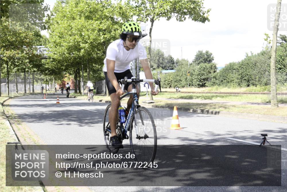 11.08.2024 - GEWOBA Citytriathlon Bremen H.Heesch http://msf.ph/oto/6772245 11.08.2024 13:09:12 Radfahren 201, 208, 209, 216, 297, 317, 325, 456, 481 meine-sportfotos.de