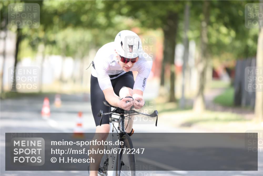11.08.2024 - GEWOBA Citytriathlon Bremen H.Heesch http://msf.ph/oto/6772247 11.08.2024 11:37:26 Radfahren 844 meine-sportfotos.de