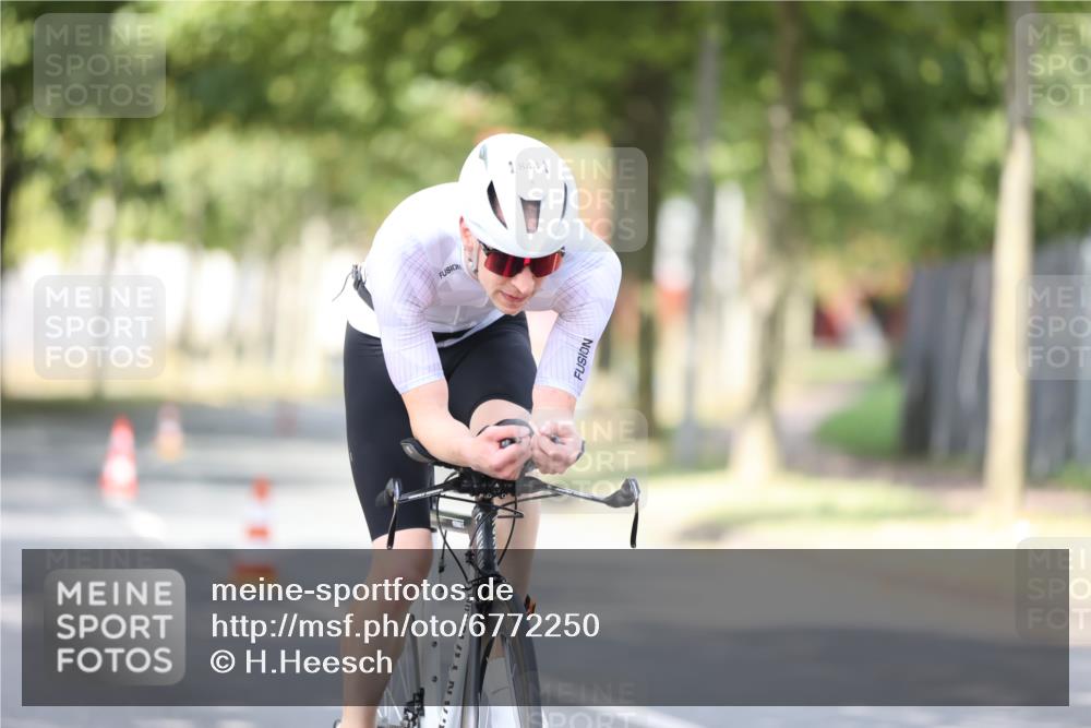 11.08.2024 - GEWOBA Citytriathlon Bremen H.Heesch http://msf.ph/oto/6772250 11.08.2024 11:37:26 Radfahren 844 meine-sportfotos.de