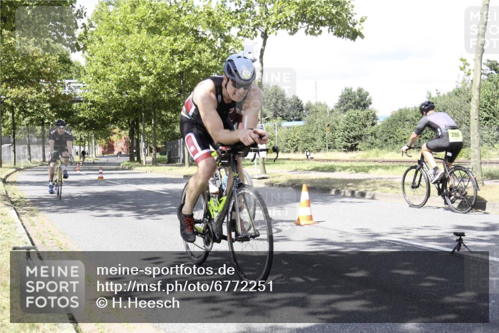 11.08.2024 - GEWOBA Citytriathlon Bremen H.Heesch http://msf.ph/oto/6772251 11.08.2024 13:09:24 Radfahren 216, 291, 298, 304, 325, 456, 481 meine-sportfotos.de