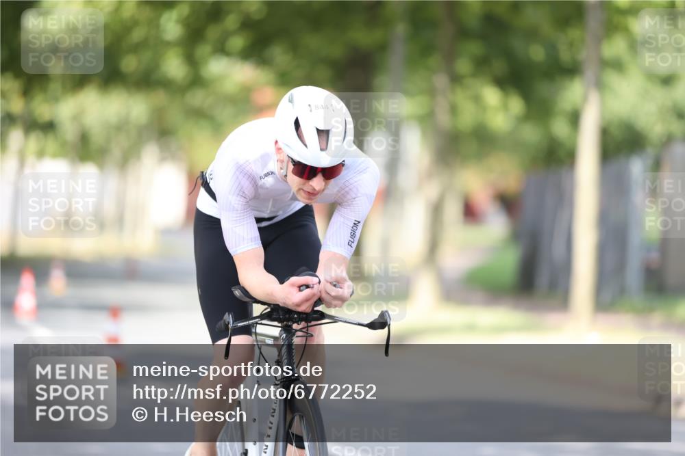 11.08.2024 - GEWOBA Citytriathlon Bremen H.Heesch http://msf.ph/oto/6772252 11.08.2024 11:37:27 Radfahren 844 meine-sportfotos.de
