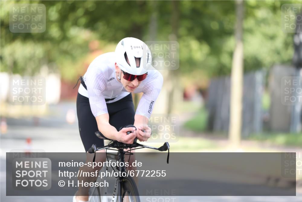 11.08.2024 - GEWOBA Citytriathlon Bremen H.Heesch http://msf.ph/oto/6772255 11.08.2024 11:37:27 Radfahren 844 meine-sportfotos.de