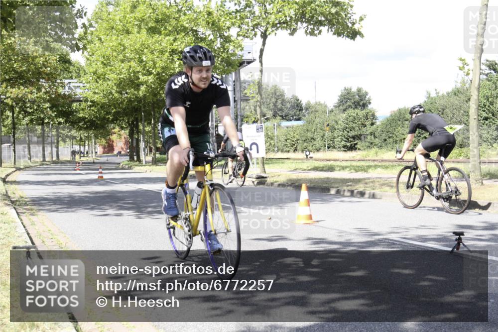 11.08.2024 - GEWOBA Citytriathlon Bremen H.Heesch http://msf.ph/oto/6772257 11.08.2024 13:09:25 Radfahren 216, 291, 298, 304, 325, 456, 481 meine-sportfotos.de
