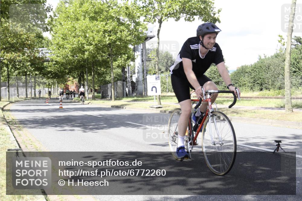 11.08.2024 - GEWOBA Citytriathlon Bremen H.Heesch http://msf.ph/oto/6772260 11.08.2024 13:09:33 Radfahren 216, 291, 298, 304, 456, 468, 537 meine-sportfotos.de