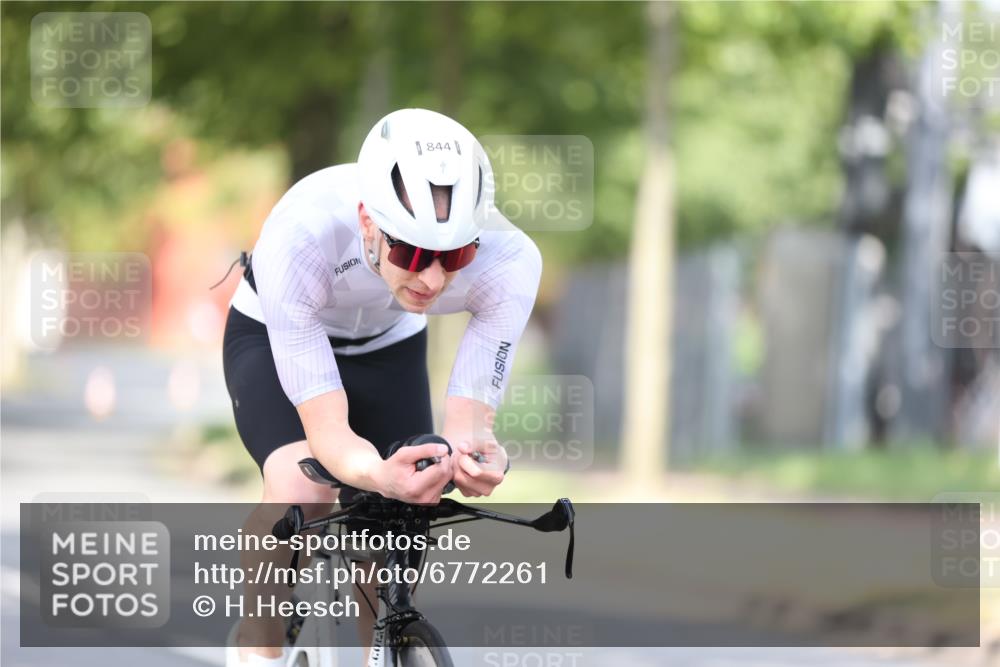 11.08.2024 - GEWOBA Citytriathlon Bremen H.Heesch http://msf.ph/oto/6772261 11.08.2024 11:37:27 Radfahren 844 meine-sportfotos.de