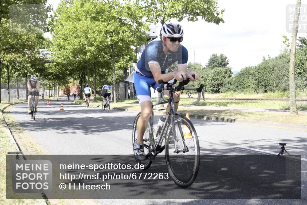11.08.2024 - GEWOBA Citytriathlon Bremen H.Heesch http://msf.ph/oto/6772263 11.08.2024 13:09:40 Radfahren 298, 468, 471, 537 meine-sportfotos.de