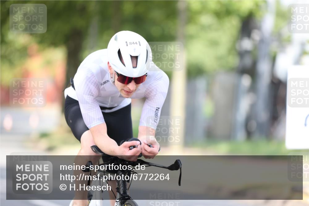 11.08.2024 - GEWOBA Citytriathlon Bremen H.Heesch http://msf.ph/oto/6772264 11.08.2024 11:37:27 Radfahren 844 meine-sportfotos.de