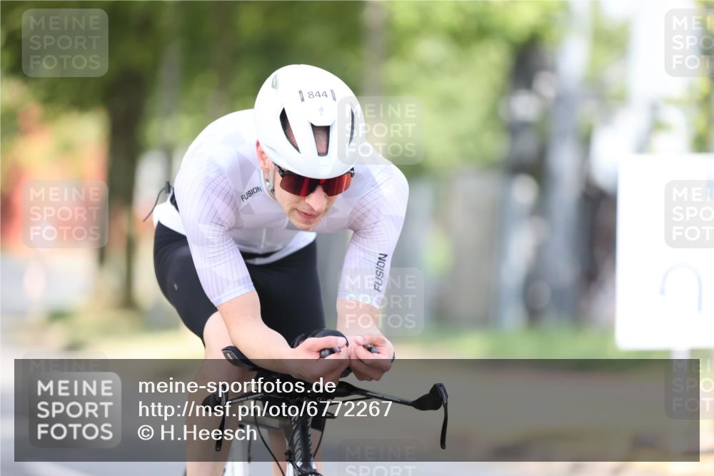 11.08.2024 - GEWOBA Citytriathlon Bremen H.Heesch http://msf.ph/oto/6772267 11.08.2024 11:37:27 Radfahren 844 meine-sportfotos.de