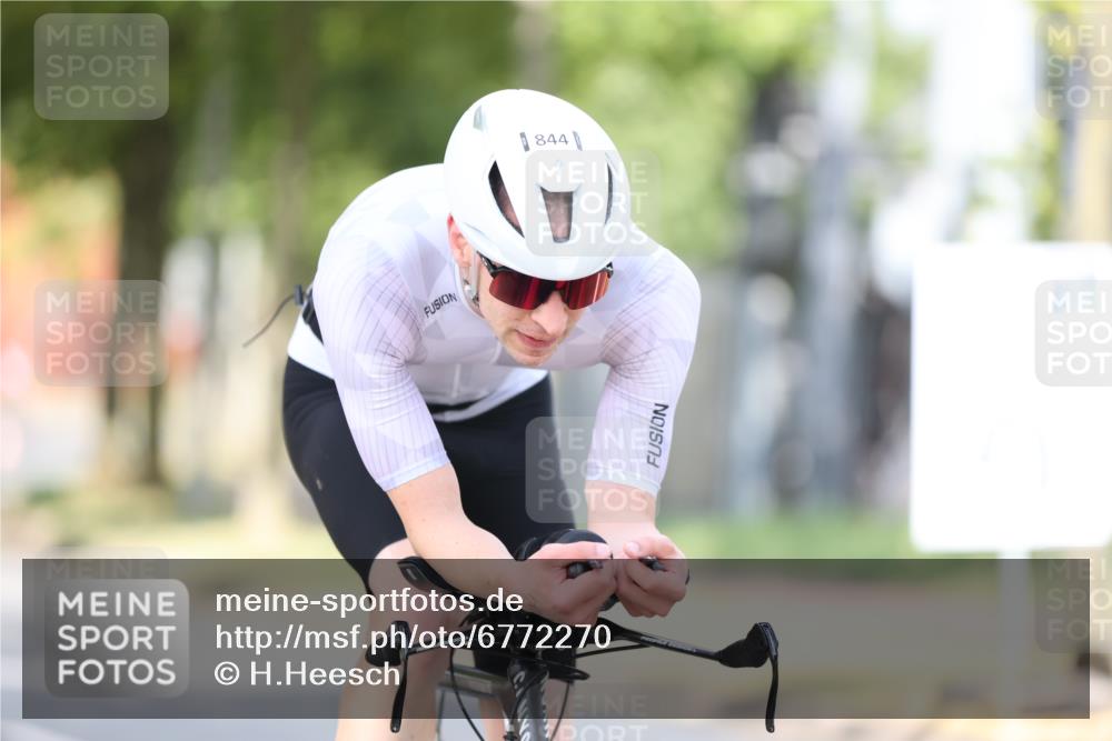 11.08.2024 - GEWOBA Citytriathlon Bremen H.Heesch http://msf.ph/oto/6772270 11.08.2024 11:37:27 Radfahren 844 meine-sportfotos.de