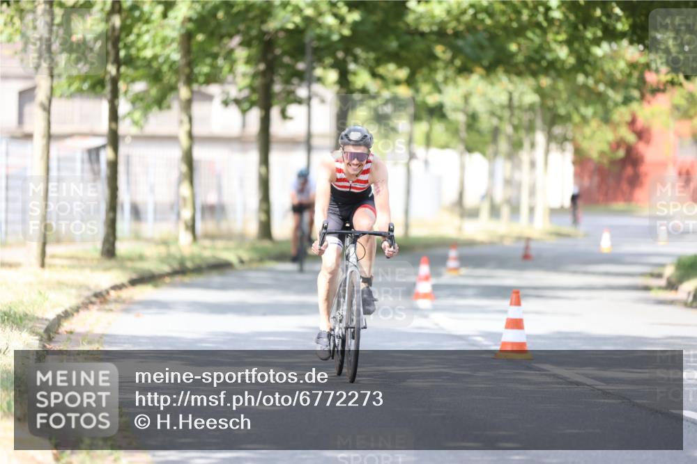 11.08.2024 - GEWOBA Citytriathlon Bremen H.Heesch http://msf.ph/oto/6772273 11.08.2024 11:37:39 Radfahren 844, 856, 898 meine-sportfotos.de