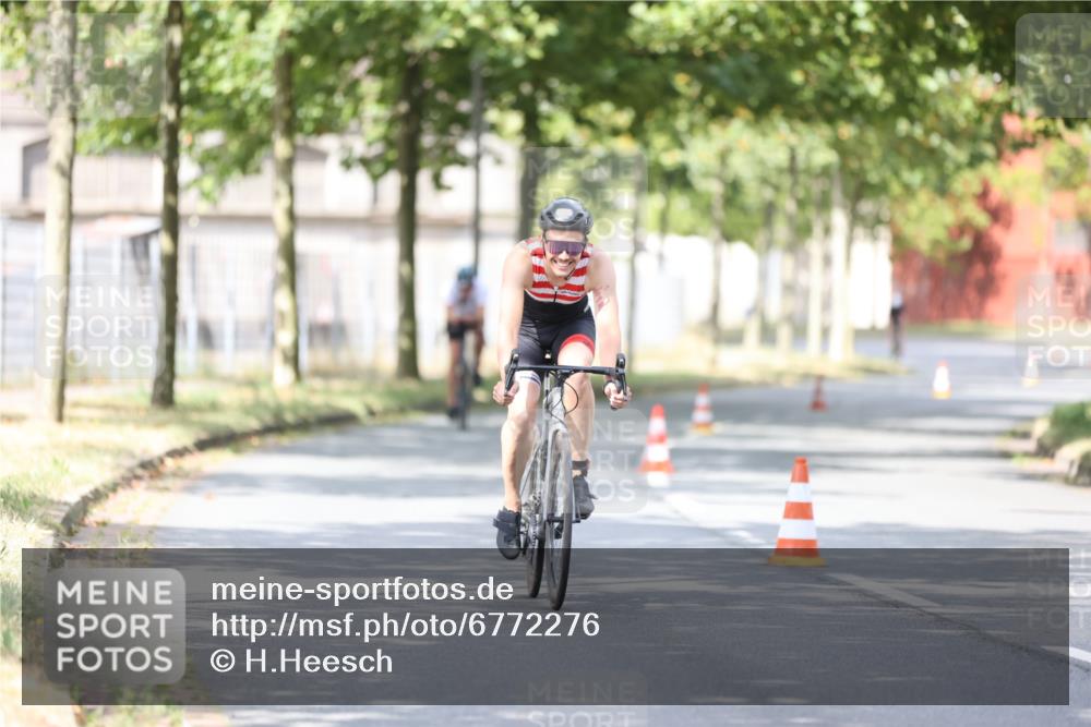 11.08.2024 - GEWOBA Citytriathlon Bremen H.Heesch http://msf.ph/oto/6772276 11.08.2024 11:37:39 Radfahren 844, 856, 898 meine-sportfotos.de