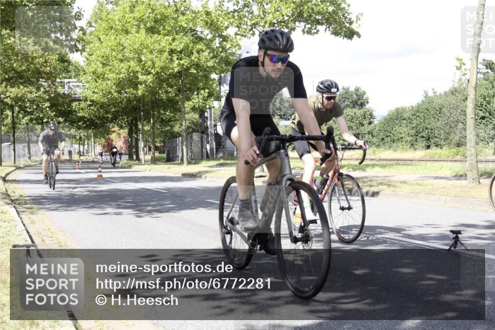 11.08.2024 - GEWOBA Citytriathlon Bremen H.Heesch http://msf.ph/oto/6772281 11.08.2024 13:10:14 Radfahren 280, 285, 287, 300, 336, 338 meine-sportfotos.de