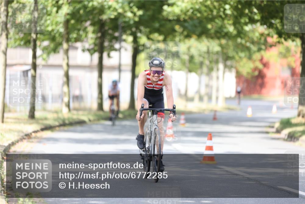 11.08.2024 - GEWOBA Citytriathlon Bremen H.Heesch http://msf.ph/oto/6772285 11.08.2024 11:37:39 Radfahren 844, 856, 898 meine-sportfotos.de