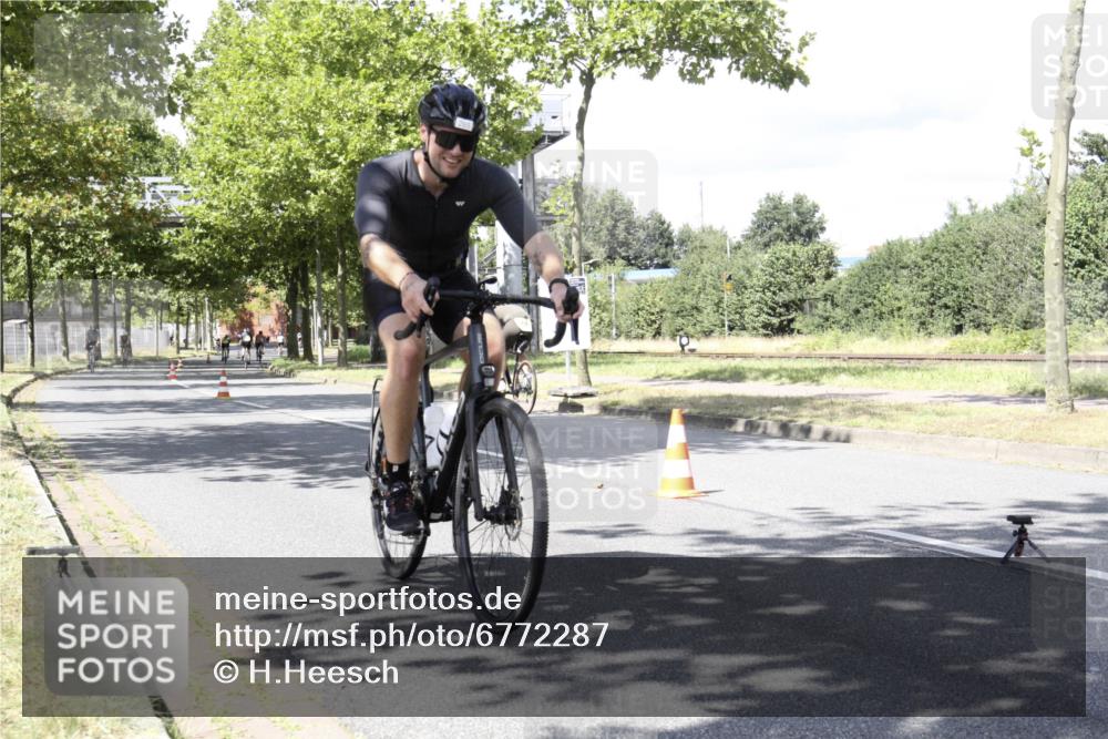 11.08.2024 - GEWOBA Citytriathlon Bremen H.Heesch http://msf.ph/oto/6772287 11.08.2024 13:10:15 Radfahren 280, 285, 287, 300, 336, 338 meine-sportfotos.de