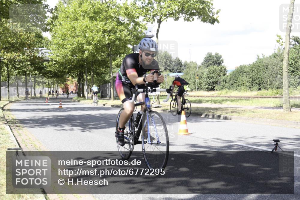 11.08.2024 - GEWOBA Citytriathlon Bremen H.Heesch http://msf.ph/oto/6772295 11.08.2024 13:10:26 Radfahren 215, 222, 280, 285, 287, 300, 338, 339, 460, 1006 meine-sportfotos.de