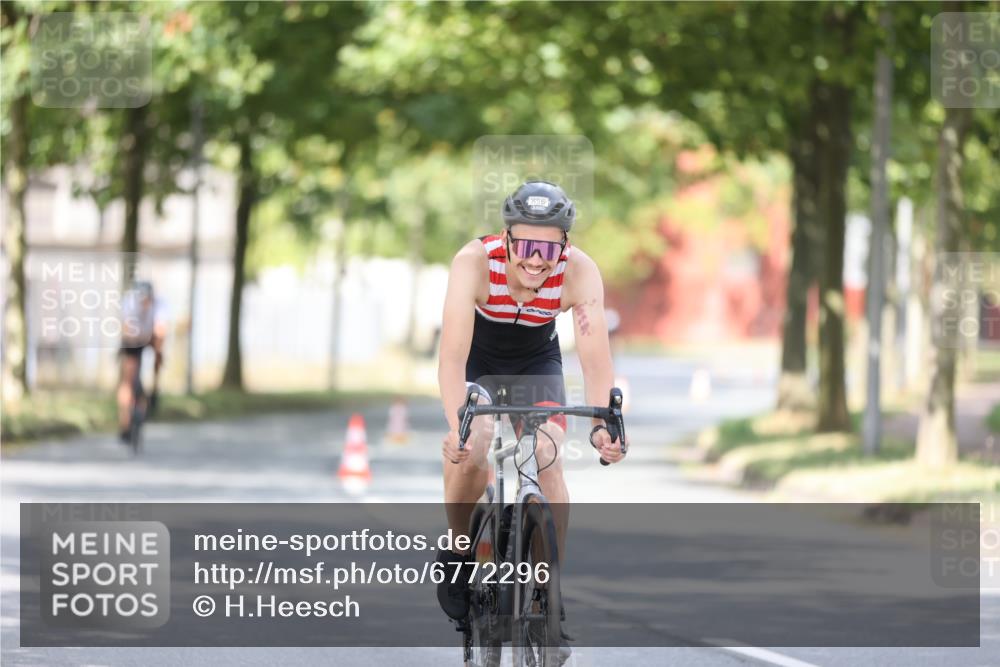 11.08.2024 - GEWOBA Citytriathlon Bremen H.Heesch http://msf.ph/oto/6772296 11.08.2024 11:37:40 Radfahren 751, 856, 898 meine-sportfotos.de