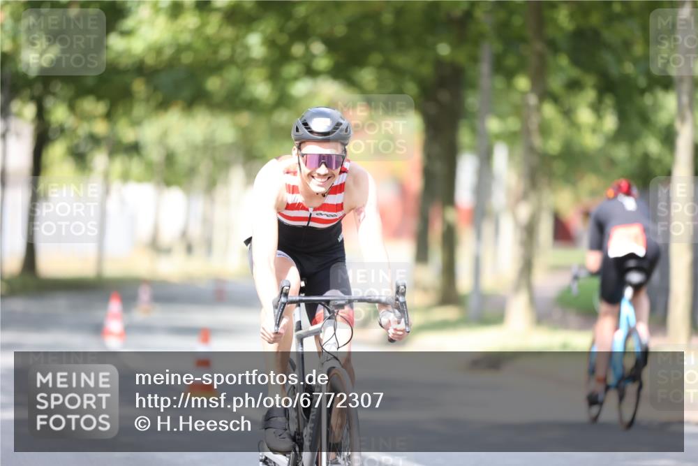 11.08.2024 - GEWOBA Citytriathlon Bremen H.Heesch http://msf.ph/oto/6772307 11.08.2024 11:37:40 Radfahren 751, 856, 898 meine-sportfotos.de