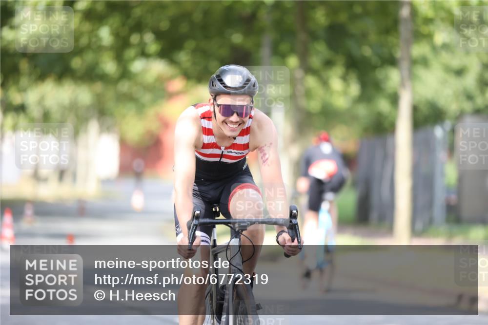 11.08.2024 - GEWOBA Citytriathlon Bremen H.Heesch http://msf.ph/oto/6772319 11.08.2024 11:37:40 Radfahren 751, 856, 898 meine-sportfotos.de