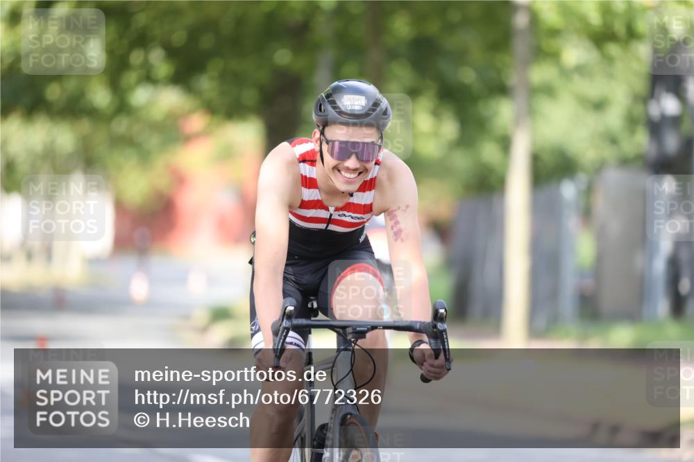 11.08.2024 - GEWOBA Citytriathlon Bremen H.Heesch http://msf.ph/oto/6772326 11.08.2024 11:37:40 Radfahren 751, 856, 898 meine-sportfotos.de