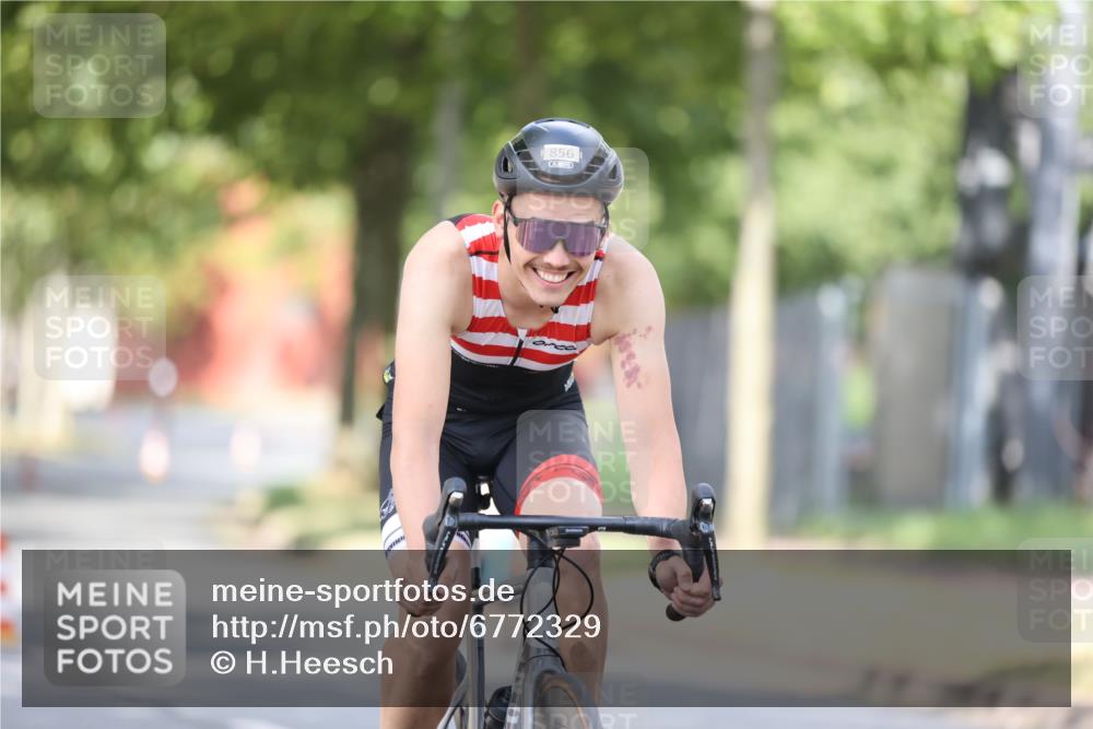11.08.2024 - GEWOBA Citytriathlon Bremen H.Heesch http://msf.ph/oto/6772329 11.08.2024 11:37:41 Radfahren 751, 856, 898 meine-sportfotos.de