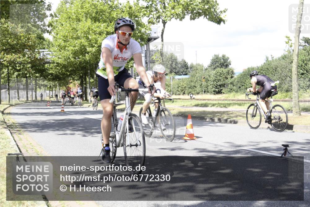 11.08.2024 - GEWOBA Citytriathlon Bremen H.Heesch http://msf.ph/oto/6772330 11.08.2024 13:10:48 Radfahren 205, 206, 245, 259, 265, 277, 293, 326, 339, 399, 460, 492 meine-sportfotos.de