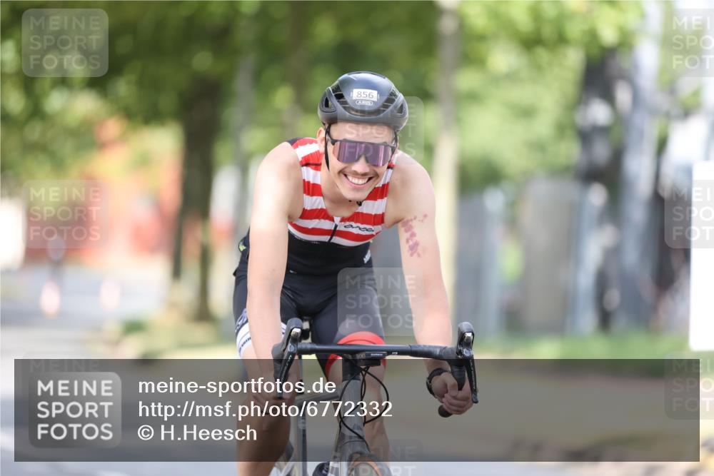 11.08.2024 - GEWOBA Citytriathlon Bremen H.Heesch http://msf.ph/oto/6772332 11.08.2024 11:37:41 Radfahren 751, 856, 898 meine-sportfotos.de