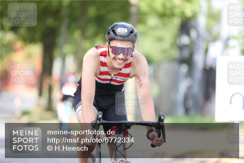 11.08.2024 - GEWOBA Citytriathlon Bremen H.Heesch http://msf.ph/oto/6772334 11.08.2024 11:37:41 Radfahren 751, 856, 898 meine-sportfotos.de