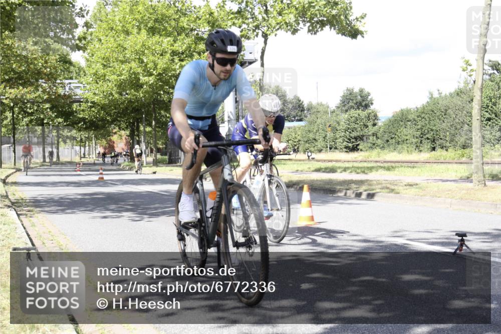 11.08.2024 - GEWOBA Citytriathlon Bremen H.Heesch http://msf.ph/oto/6772336 11.08.2024 13:10:56 Radfahren 234, 245, 277, 293, 321, 326, 399, 492 meine-sportfotos.de