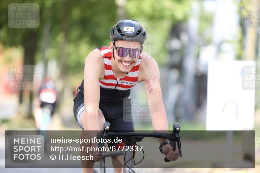11.08.2024 - GEWOBA Citytriathlon Bremen H.Heesch http://msf.ph/oto/6772337 11.08.2024 11:37:41 Radfahren 751, 856, 898 meine-sportfotos.de