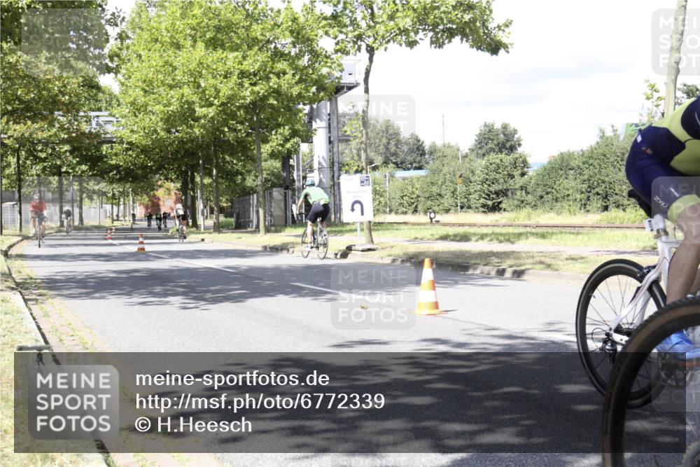 11.08.2024 - GEWOBA Citytriathlon Bremen H.Heesch http://msf.ph/oto/6772339 11.08.2024 13:10:57 Radfahren 234, 245, 277, 293, 321, 326, 399, 492 meine-sportfotos.de