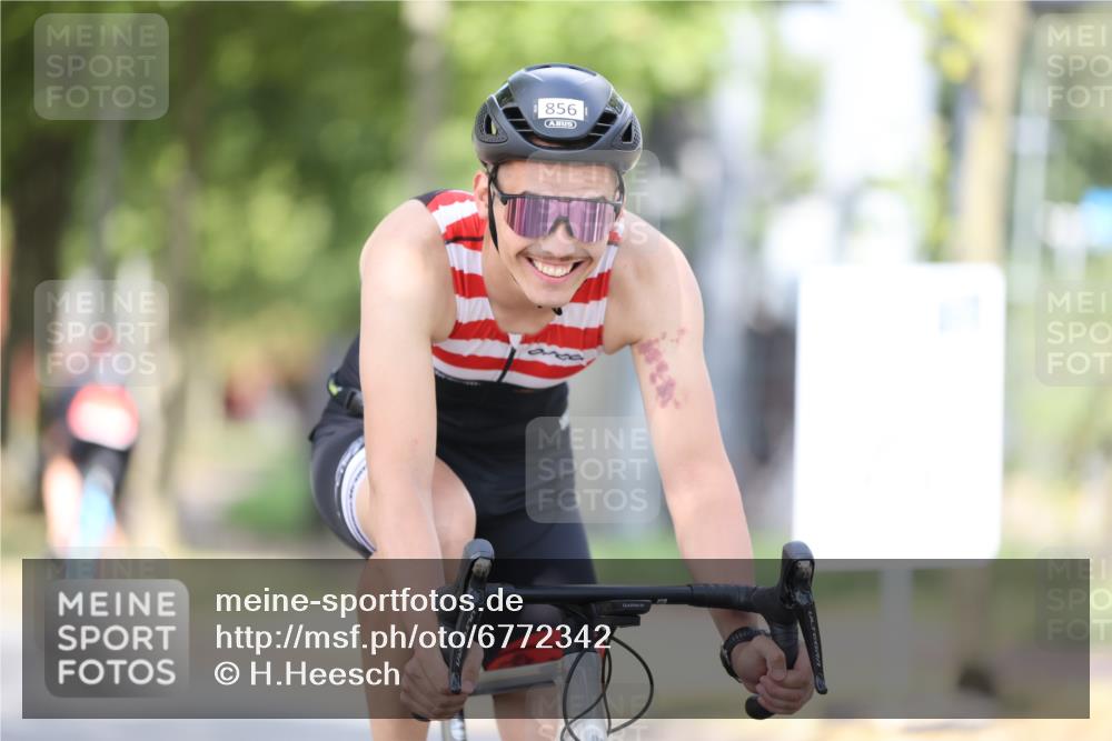 11.08.2024 - GEWOBA Citytriathlon Bremen H.Heesch http://msf.ph/oto/6772342 11.08.2024 11:37:41 Radfahren 751, 856, 898 meine-sportfotos.de