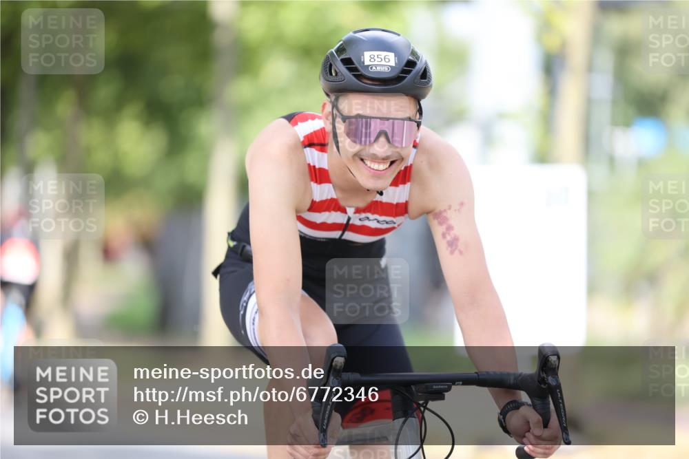 11.08.2024 - GEWOBA Citytriathlon Bremen H.Heesch http://msf.ph/oto/6772346 11.08.2024 11:37:41 Radfahren 751, 856, 898 meine-sportfotos.de