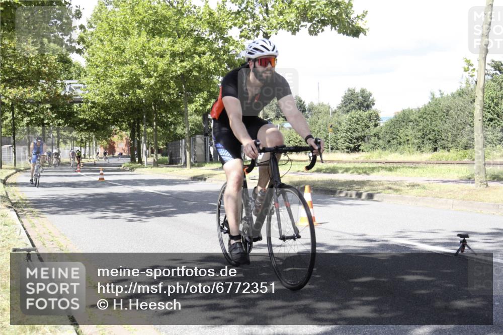 11.08.2024 - GEWOBA Citytriathlon Bremen H.Heesch http://msf.ph/oto/6772351 11.08.2024 13:11:14 Radfahren 212, 223, 233, 234, 278, 315, 321, 426, 428, 459, 534, 538 meine-sportfotos.de