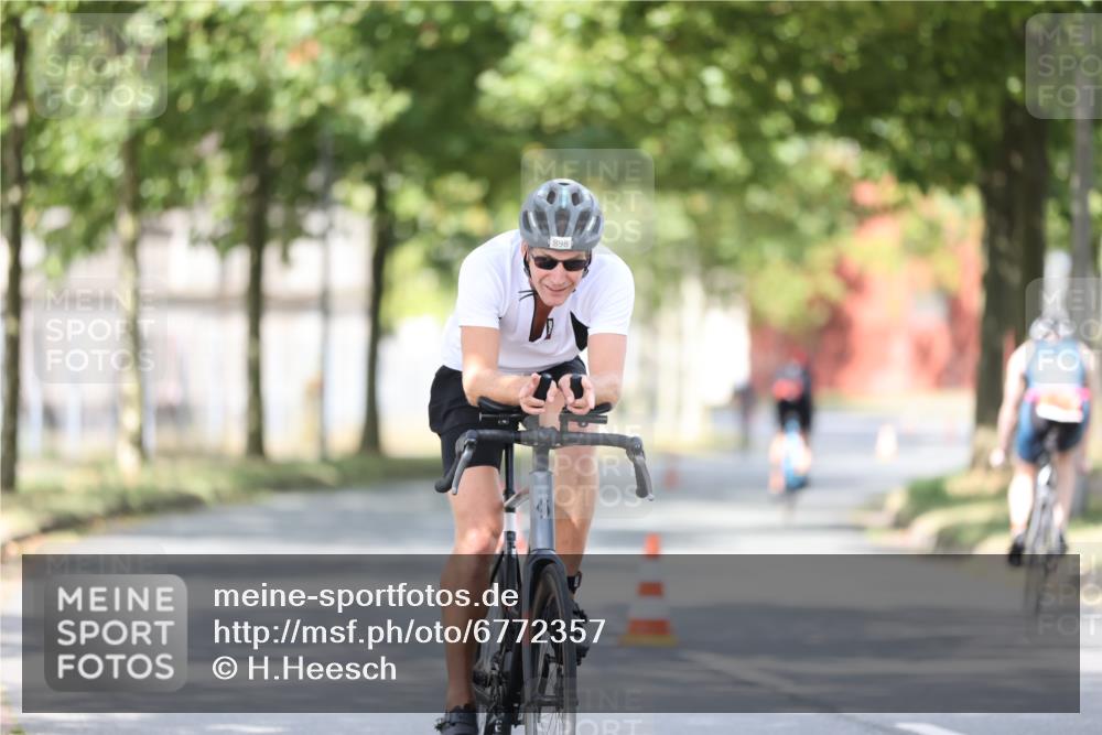 11.08.2024 - GEWOBA Citytriathlon Bremen H.Heesch http://msf.ph/oto/6772357 11.08.2024 11:37:44 Radfahren 751, 804, 856, 898 meine-sportfotos.de
