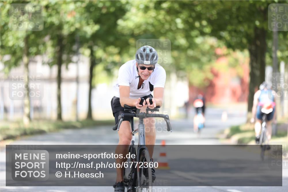 11.08.2024 - GEWOBA Citytriathlon Bremen H.Heesch http://msf.ph/oto/6772360 11.08.2024 11:37:44 Radfahren 751, 804, 856, 898 meine-sportfotos.de